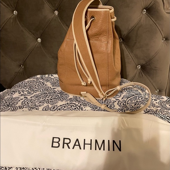 Brahmin - The Allie is a trendy sling-back style - Picture 5 of 10